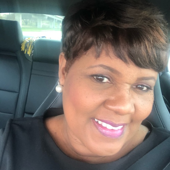 Meet your Posher, Sabrina - Picture 1 of 1